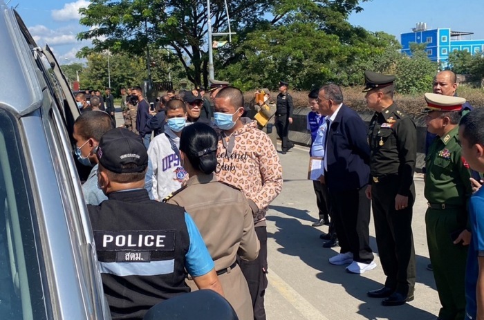 Die 24 thailändischen Staatsangehörigen, die in Konfliktgebieten in Myanmar gestrandet waren, konnten nach Thailand zurückgebracht werden. Foto: epa/The Royal Thai Army