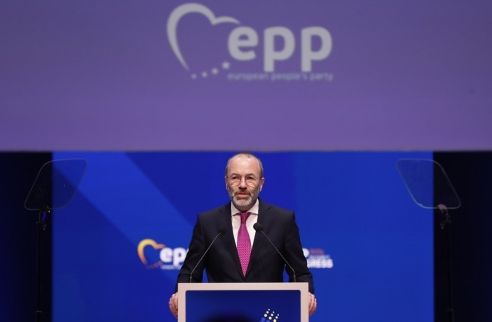 EVP-Präsident Manfred Weber hält seine Rede während der zweiten Plenarsitzung der Europäischen Volkspartei. Foto: epa/Robert Ghement