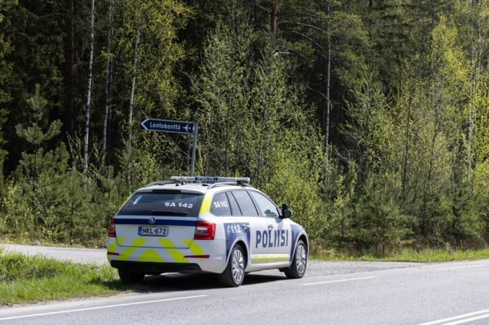 Beim Zusammenstoß zweier ziviler Hubschrauber, die in einem Waldgebiet in der Nähe des Flughafens Eura im Südwesten Finnlands abstürzten, kamen fünf Menschen ums Leben. Foto: epa/Pirjo Tuominen