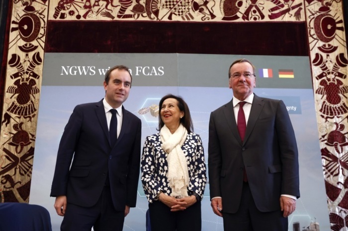 Unterzeichnungszeremonie für das Programm „Future Combat Air System“ (FCAS/NWGS). Foto: epa/Javier Lizon