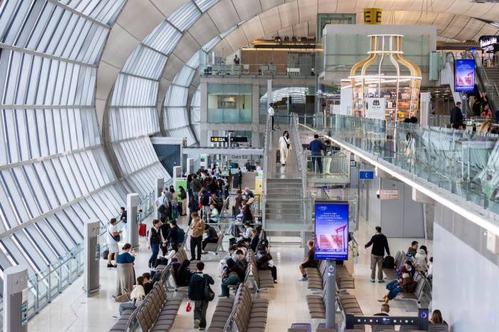 Am Flughafen sollen künftig ausreisende thailändische Staatsbürger eine Abgabe von bis zu 1.000 Baht entrichten, um den Inlandstourismus zu finanzieren. Bild: Airports of Thailand (AOT)