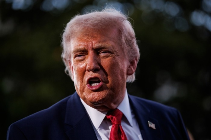 US-Präsident Donald Trump begrüßt Gäste beim Congressional Picnic auf dem Gelände des Weißen Hauses in Washington. Foto: epa/Samuel Corum / Pool