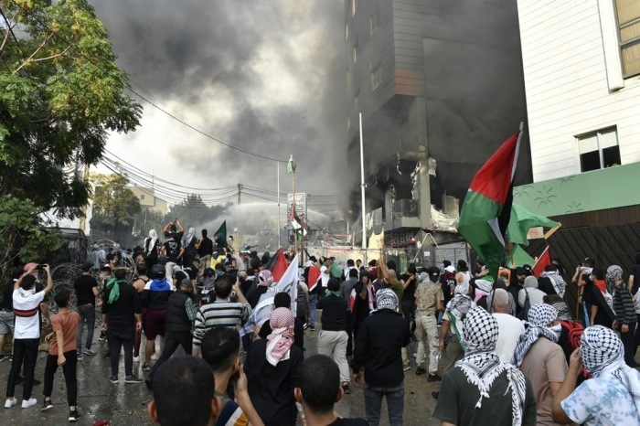 Proteste vor der US-Botschaft im Libanon: Zusammenstoß zwischen Demonstranten und Sicherheitskräften. Foto: epa/Abbas Salman