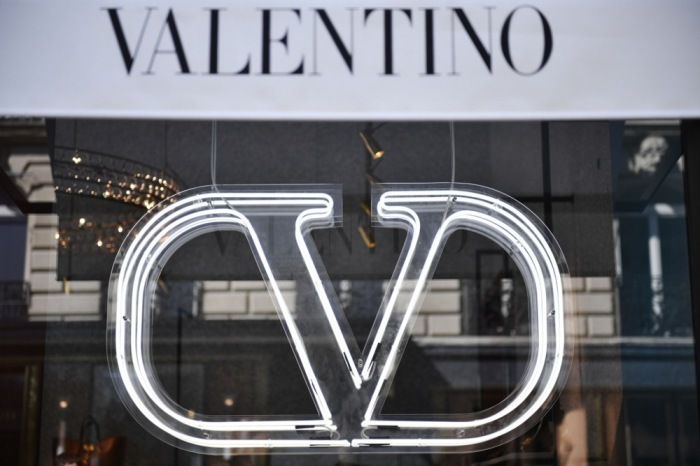 Das Luxuslogo von Valentino. Foto: epa/Julien De Rosa
