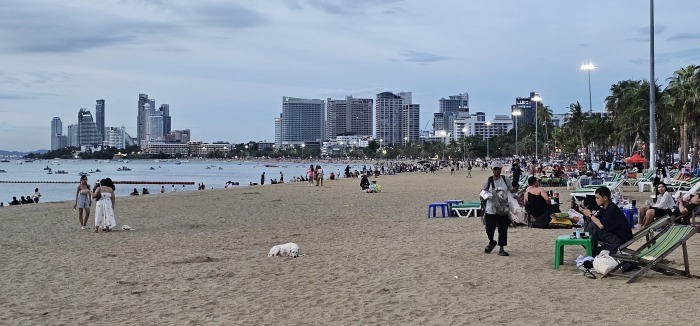 Pattaya Beach in der Regenzeit im August 2024. Foto: Jahner