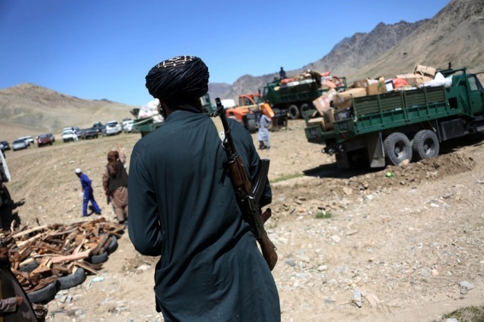 Die Taliban verbrennen beschlagnahmte Drogen während einer Zeremonie in Kabul. Foto: epa/Samiullah Popal