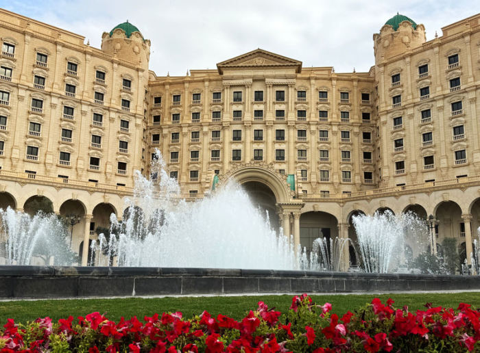 Blick auf das Ritz-Carlton-Hotel in Riad, Saudi-Arabien, das Schauplatz der Gespräche zwischen US-amerikanischen und ukrainischen Delegationen war. Der ukrainische Verteidigungsminister Umjerow gab am Sonntag bek... Foto: Wang Dongzhen/Xinhua/dpa
