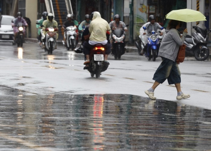 Das Wetteramt warnt in weiten Teilen Thailands vor Starkregen, Sturzfluten und gefährlichen Bedingungen auf See. Foto: epa/Narong Sangnak