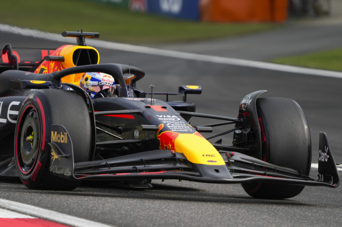Red-Bull-Pilot Max Verstappen aus den Niederlanden steuert seinen Rennwagen. Foto: Andy Wong/Ap