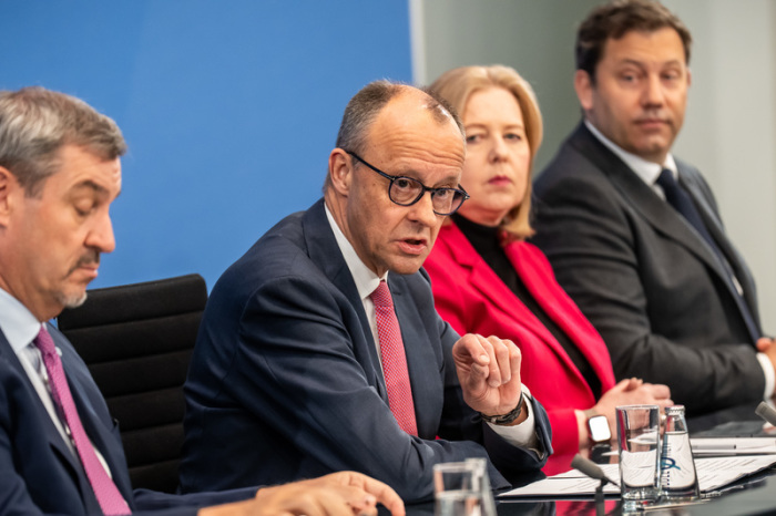 Vertreter der Koalition äußern sich nach dem Koalitionsausschuss bei einer Pressekonferenz in Berlin. Foto: dpa/Michael Kappeler