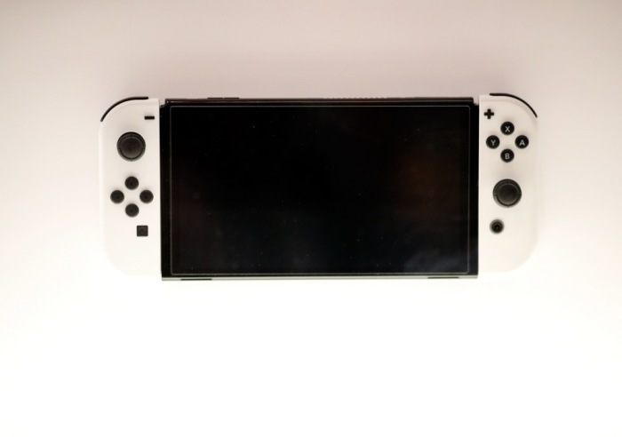 Eine Nintendo Switch ist im ersten offiziellen Nintendo Store in Thailand in Bangkok ausgestellt. Foto: EPA/Rungroj Yongrit
