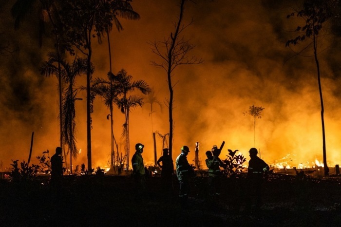 Wildfeuer brennen während der Trockenzeit im Amazonasgebiet. Foto: epa/Raphael Alves