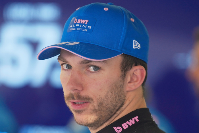Formel 1, Testfahrten auf dem Bahrain International Circuit. Alpine-Pilot Pierre Gasly aus Frankreich während des ersten Tages der Vorsaisontests der Formel 1. Foto: Altaf Qadri/Ap/dpa