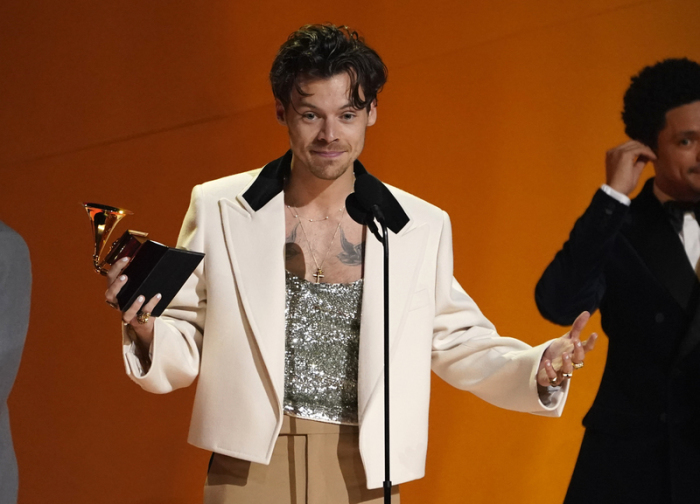 Harry Styles nimmt den Preis für das Album des Jahres für 