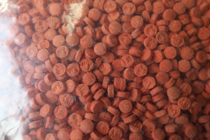 Eine Nahaufnahme eines Teils des Methamphetamins. Foto: epa/Narong Sangnak