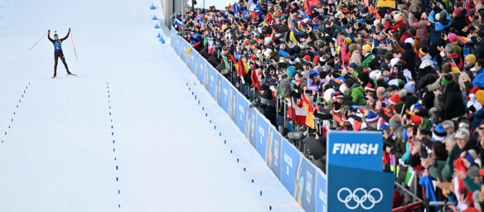 Olympische Winterspiele Mailand Cortina 2026, Biathlon, Staffel 4 x 6 km, Mixed, Franziska Preuß aus Deutschland läuft als Dritte ins Ziel ein. Foto: Hendrik Schmidt/dpa