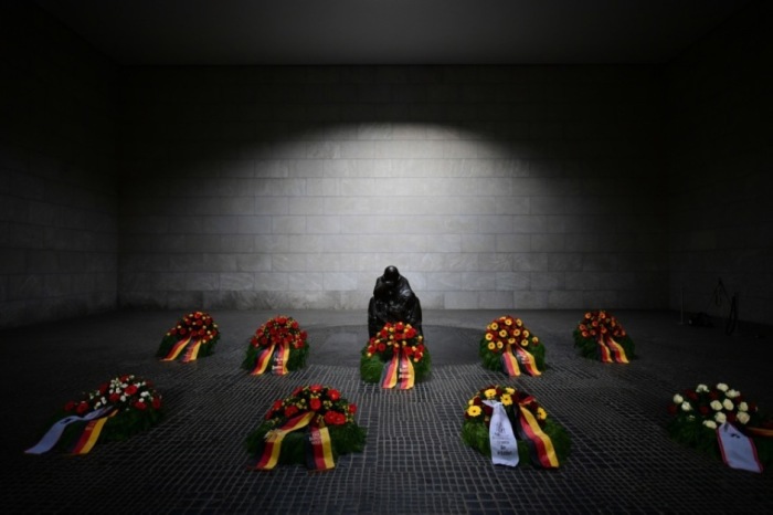 Der so genannte Volkstrauertag wird in Deutschland jährlich zwei Sonntage vor dem ersten Advent begangen. Foto: epa/CLEMENS BILAN