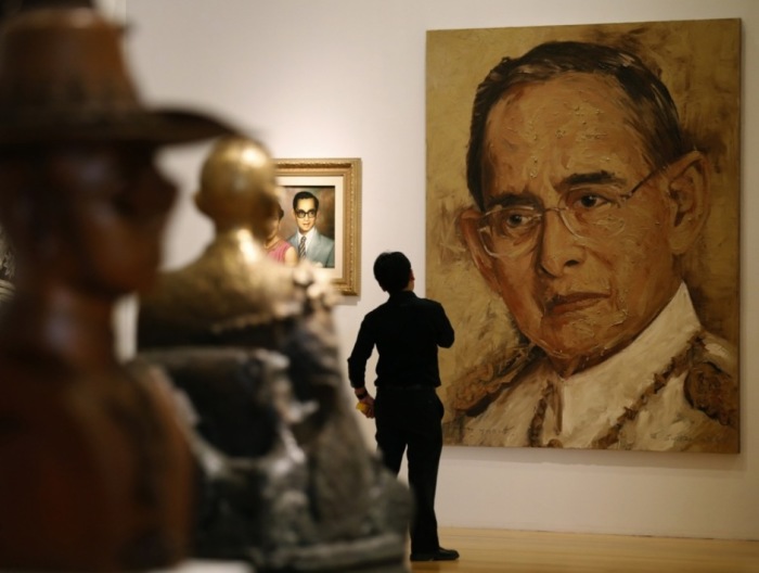 Eine Ausstellung zum Gedenken an den verstorbenen thailändischen König Bhumibol Adulyadej im BACC in Bangkok. Foto: epa/NARONG SANGNAK
