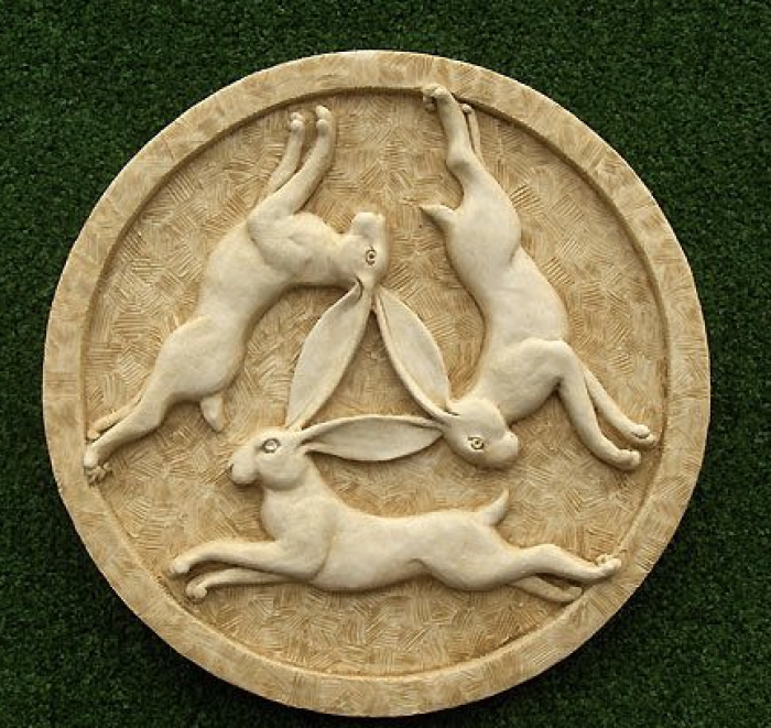 Das Drei-Hasen-Symbol von Naomi Felice Wonnenberg.