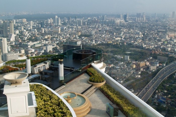 Herrliche Aussicht auf Bangkok, von der Dachterrasse im 63. Stock des Lebua Hotel & Resort. Foto: Lothar Brenne-Wegener